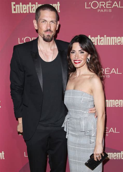 Steve Howey, Wife Sarah Shahi Finalize Divorce After Split